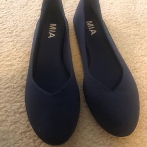 Navy Mia flats size 7.5, never worn